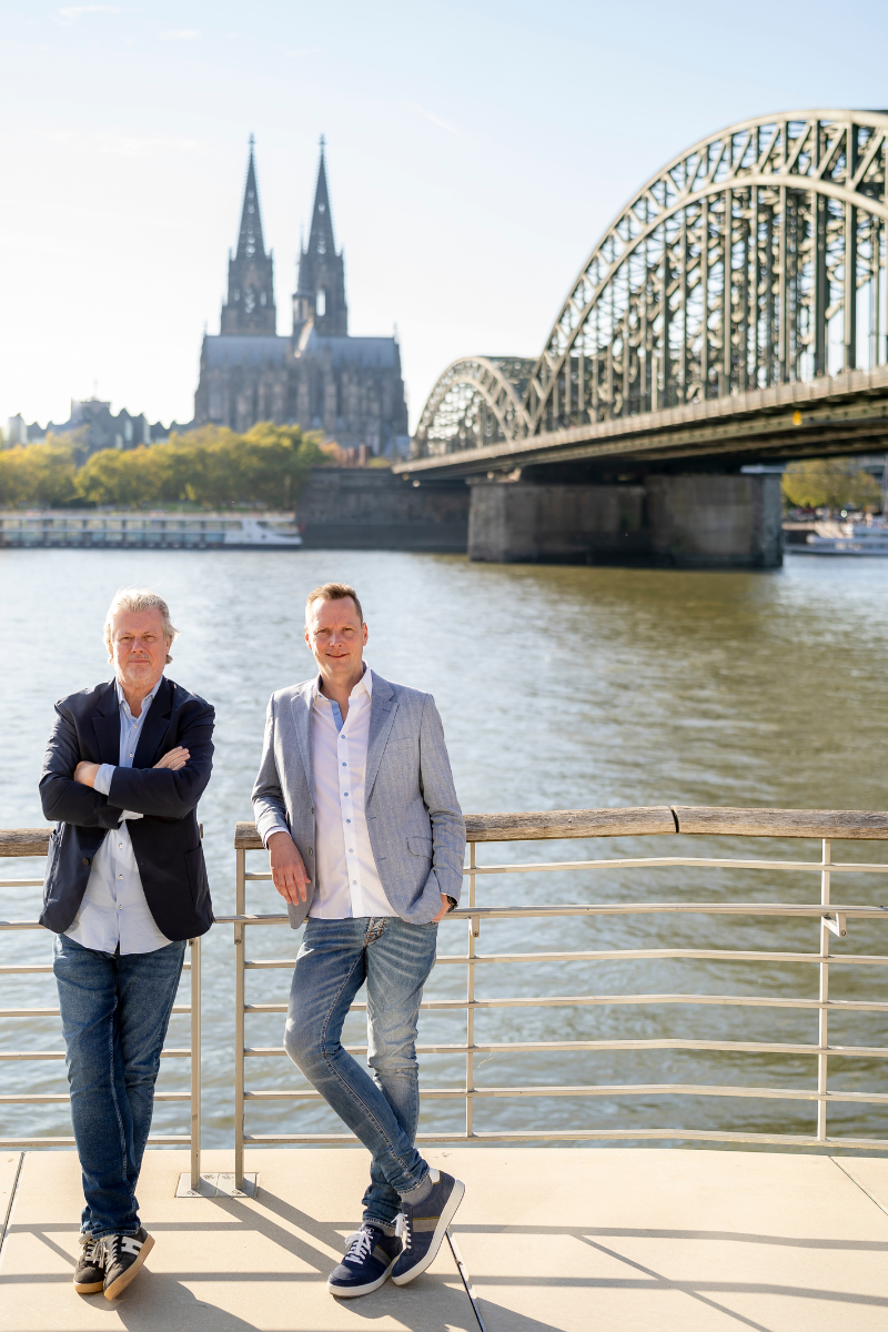 eneo Elements Geschäftsführer Dirk und Reiner vor Kölner Dom-Kulisse