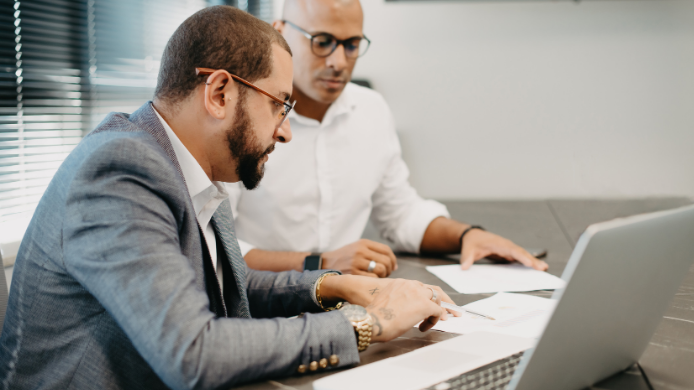 Unterstützung von Experten für die Förderung in der Industrie